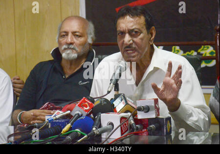 Lahore, Pakistan. 03rd Oct, 2016. Pakistan Film Industry Renowned Actor, Mustafa Qureshi addresses to media persons during press conference against Indian movies held at Lahore press club. © Rana Sajid Hussain/Pacific Press/Alamy Live News Stock Photo