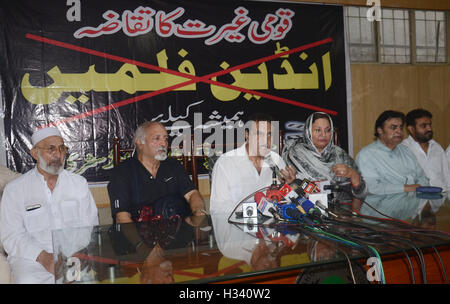 Lahore, Pakistan. 03rd Oct, 2016. Pakistan Film Industry Renowned Actor, Mustafa Qureshi addresses to media persons during press conference against Indian movies held at Lahore press club. © Rana Sajid Hussain/Pacific Press/Alamy Live News Stock Photo