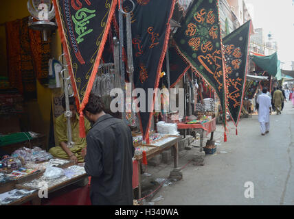 Lahore, Pakistan. 03rd Oct, 2016. Pakistani Shiite Muslims are busy in purchasing related stuff from a vendor as part of the Holy month of Muharram ul Haram. Muharram is known as the first month of the Islamic calendar'Muharram is the mourning month in remembrance of the Shahadat of Shiites'spiritual leader Imam Hussain the grandson of the Holy Prophet Mohammad. © Rana Sajid Hussain/Pacific Press/Alamy Live News Stock Photo