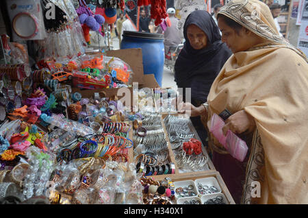 Lahore, Pakistan. 03rd Oct, 2016. Pakistani Shiite Muslims are busy in purchasing related stuff from a vendor as part of the Holy month of Muharram ul Haram. Muharram is known as the first month of the Islamic calendar'Muharram is the mourning month in remembrance of the Shahadat of Shiites'spiritual leader Imam Hussain the grandson of the Holy Prophet Mohammad. © Rana Sajid Hussain/Pacific Press/Alamy Live News Stock Photo