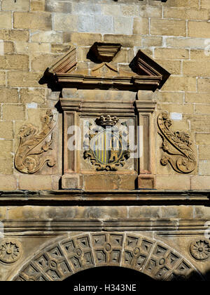 Old shield of the town on the facade of City Hall in Sos del Rey Católico, Five Villas, Zaragoza, Aragón, Spain, Europe. Stock Photo