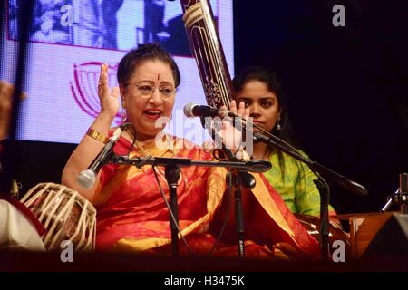 Classical singer Parveen Sultana perform music concert celebrate birth MS Subbulakshmi Sangeet Natak Akademi Mumbai Stock Photo