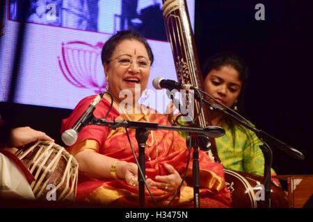 Classical singer Parveen Sultana perform music concert to celebrate the birth MS Subbulakshmi Sangeet Natak Akademi Mumbai Stock Photo