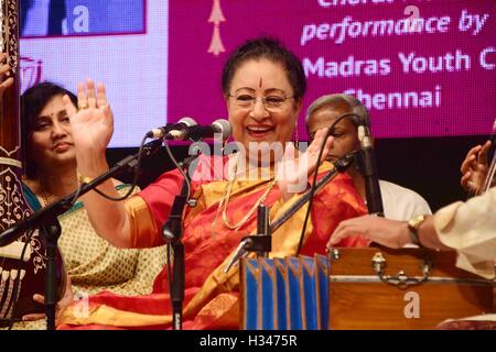 Classical singer Parveen Sultana perform music concert to celebrate the birth MS Subbulakshmi by Sangeet Natak Akademi Mumbai Stock Photo