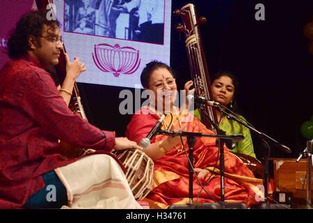 Classical singer Parveen Sultana perform music concert to celebrate the birth MS Subbulakshmi by Sangeet Natak Akademi Mumbai Stock Photo