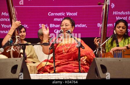 Classical singer Parveen Sultana perform music concert to celebrate the birth MS Subbulakshmi by Sangeet Natak Akademi Mumbai Stock Photo