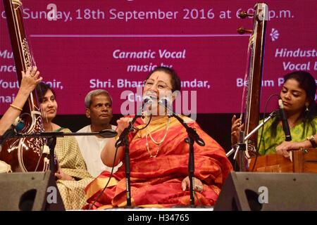 Classical singer Parveen Sultana perform music concert to celebrate the birth MS Subbulakshmi by Sangeet Natak Akademi Mumbai Stock Photo