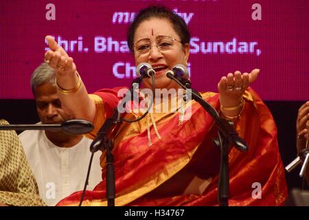 Classical singer Parveen Sultana perform music concert to celebrate the birth MS Subbulakshmi by Sangeet Natak Akademi Mumbai Stock Photo