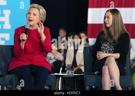Haverford, PA, USA. 4th Oct, 2016. Hillary Clinton, Chelsea Clinton and actress Elizabeth Banks pictured holding a conversation with families about her agenda to support children and families and create an economy that works for everyone at Haverford Comm Stock Photo