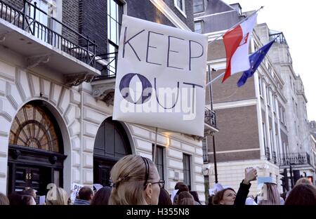 London, UK. 3rd October, 2016. The 'Black Protest' at the POLISH Embassy in London. Thousands of women in Poland will go on strike against the draconian 'Stop Abortion' law that would ban abortion in Poland. London. 03.10.2016 Credit:  Marcin Libera/Alamy Live News Stock Photo