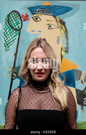 London, UK. 5th October, 2016. Pablo Picasso’s grand-daughter, Diana Widmaier-Picasso, poses by a Picasso painting of her mother ‘Maya in a Sailor Suit’ (1938) at the National Portrait Gallery exhibition opening of ‘Picasso Portaits’ which focuses on portraits of people he knew. Credit:  Guy Corbishley/Alamy Live News Stock Photo
