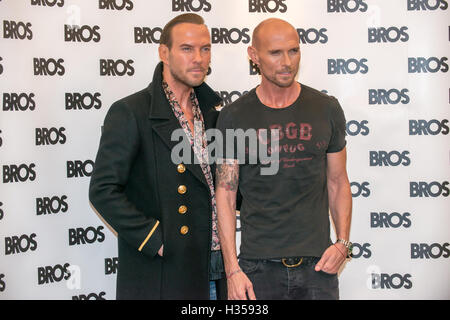 London UK, 5th October 2016. Bros reunion press conference at Ham Yard Hotel in central London. Matt and Luke Goss have not played together since 77,000 packed into Wembley Stadium on August 19th, 1989. BROS play London's The O2 on 19th August 2017. Credit:  Alberto Pezzali/Alamy Live news Stock Photo