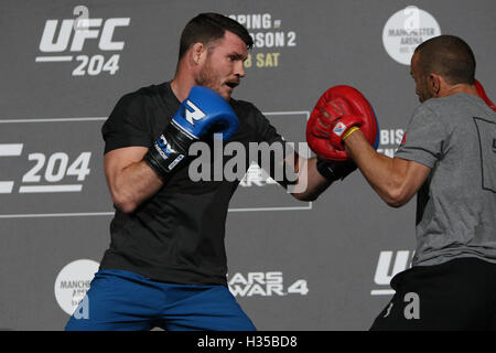 Manchester, UK. 5th October, 2016. Michael Bisping undertakes a open workout.   Credit:  Dan Cooke/Alamy Live News Stock Photo