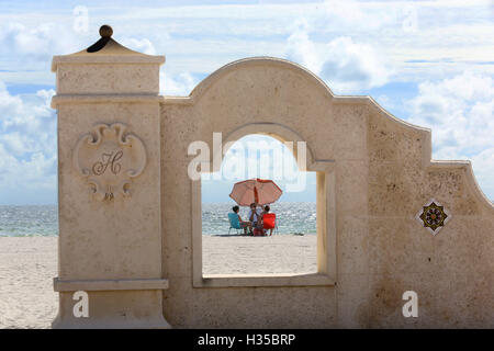 Hollywood, FL, USA. 5th Oct, 2016. People enjoy a day at the beach along the Broadwalk on Hollywood Beach as Hurricane Matthew approaches our coast. Mike Stocker, South Florida Sun-Sentinel.SOUTH FLORIDA OUT; NO MAGS; NO SALES; NO INTERNET; NO TV. Credit:  Sun-Sentinel/ZUMA Wire/Alamy Live News Stock Photo