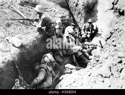 German soldiers rest in a trench, 1917 Stock Photo