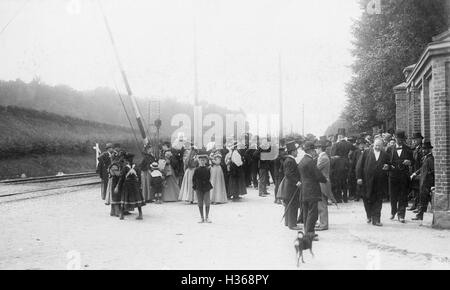 Reporters outside the house of Bismarck in Friedrichsruh, 1895 Stock Photo