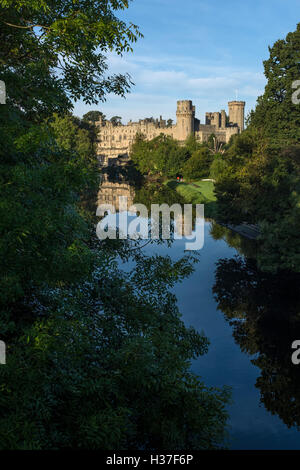 Scenic view of Warwick Castle on the River Avon, Warwick, Warwickshire, UK Stock Photo