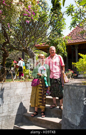 Indonesia, Bali, Banjar, Brahma Vihara Arama, Buddhist monastery, tourists wearing respectful clothes Stock Photo