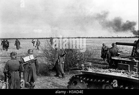German infantry and tanks during the attack on Kalinin, 1941 Stock Photo
