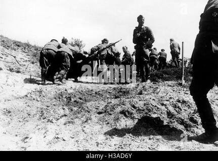 German motorcycle infantry on the advance on the Eastern Front, 1941 ...