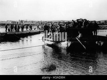 German engineers built a pontoon bridge across the Dnieper River, 1941 ...