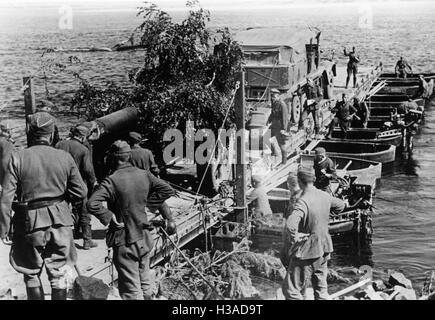 German artillerymen cross the Dnieper River, 1941 Stock Photo