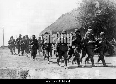 German infantry marching on the Eastern Front, 1941 Stock Photo