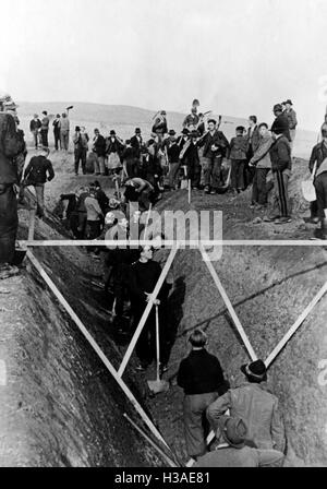 Construction of tank ditches on the Western Front, 1944 Stock Photo