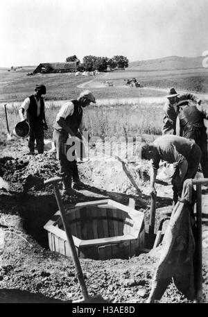 German civilians construct border fortifications in East Prussia, 1944 Stock Photo