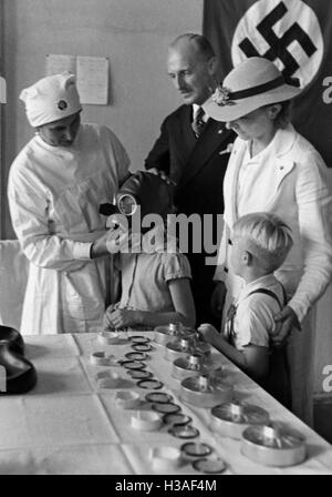 Distribution center for gas masks, 1937 Stock Photo