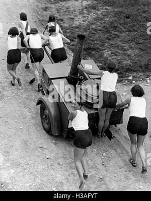 BDM members with field kitchen, 1937 Stock Photo