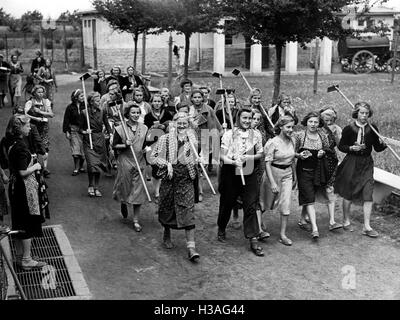 Landjahrmaedel on the way to work, 1939 Stock Photo