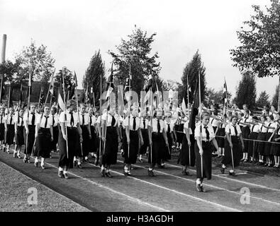 March of the BDM to the Gymnastics Festival of the Berlin schools, 1933 ...