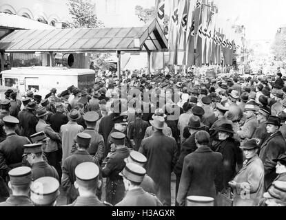 Guards and onlookers in front of the Kroll Opera House in Berlin, 1939 Stock Photo