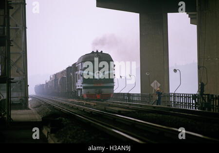 Diesel freight train entering Yangtze River Railway Bridge, Nanjing, Jiangsu Province, China Stock Photo