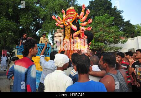 Allahabad, India. 05th Oct, 2016. Hindu Devotee carrying Goddess Durga idol during Dussehra Festival celebration. Dusshera or Vijayadashmi, as it is popularly known as, is a major Hindu festival, celebrated on the tenth day in the Ashwin month according to the Hindu calendar. The festival generally falls in the month of September or October. Credit:  Prabhat Kumar Verma/Pacific Press/Alamy Live News Stock Photo