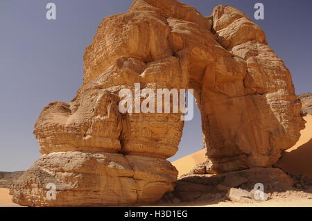 Forzhaga (Hafaz Jar) Natural Arch in Akakus Mountains, Sahara Desert, Libya Stock Photo