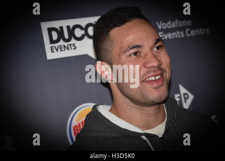Auckland, New Zealand. 06th Oct, 2016. New Zealand heavyweight boxer Joseph Parker speaks to the media during a press conference in Auckland on Oct 6, 2016Parker's win over giant Russian Alexander Dimitrenko last weekend in Auckland .His promoter is to arrange a December 10 title fight with Mexican Andy Ruiz in New Zealand © Shirley Kwok/Pacific Press/Alamy Live News Stock Photo