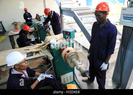 Nairobi, Kenya. 5th Oct, 2016. Kenyan technicians work at Yocean manufacturing transformers factory on the outskirts of Nairobi, Kenya, on Oct. 5, 2016. Kenya's first transfomer-manufacturing plant, set up by Chinese company Yocean Group, opened on Wednesday. Kenya has been relying on transformers from abroad, mostly from India. Kenya's Cabinet Secretary for Energy and Petroleum, Charles Keter, said the plant will ease procurement of transformers and other electrical appliances. © Pan Siwei/Xinhua/Alamy Live News Stock Photo