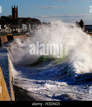 Penzance, Cornwall, UK. 6th October 2016. Large waves from strong winds create huge fans of spray and colour when they are reflected by Penzance Promenade. Pic by Mike Newman/Alamy Live News Stock Photo