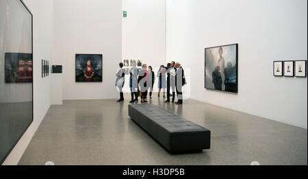 Essen, Germany. 06th Oct, 2016. Martin Bethenod (2-R), director of the Palazzo Grassi and Punta della Dogana museums in Venice, Italy, guides media representatives through the exhibition 'Dancing with myself' in the Folkwang Museum in Essen, Germany, 06 October 2016. The joint exhibition of Folkwang Museum and the private collection 'Pinault Collection' runs from 07 October 2016 to 15 January 2017. Photo: Jannis Mattar/dpa/Alamy Live News Stock Photo