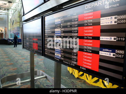 Fort Lauderdale, FL, USA. 6th Oct, 2016. Cancelled flights appear on a monitor inside Fort Lauderdale Hollywood International Airport. The airport closed at 10:30 a.m. ahead of Hurricane Matthew's arrival. Credit:  Sun-Sentinel/ZUMA Wire/Alamy Live News Stock Photo