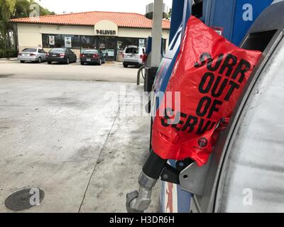 Florida, USA. 6th Oct, 2016. Two Mobil gas stations on Weston Road are closed and out of gas. Barbara Duarte/ Sun Sentinel.SOUTH FLORIDA OUT; NO MAGS; NO SALES; NO INTERNET; NO TV. © Sun-Sentinel/ZUMA Wire/Alamy Live News Stock Photo