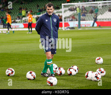 Aviva Stadium, Dublin, Ireland. 06th Oct, 2016. FIFA World Cup Qualifying Football. Republic of Ireland versus Georgia. Rep. of Ireland Assistant Manager Roy Keane during the warm up at the Aviva Stadium. Credit:  Action Plus Sports/Alamy Live News Stock Photo