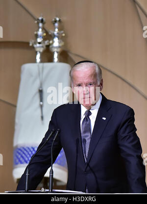 Washington, Us. 06th Oct, 2016. United States Vice President Joe Biden makes remarks at the official National Memorial Service for Shimon Peres at Adas Israel Congregation in Washington, DC on October 6, 2016. Credit: Ron Sachs/CNP - NO WIRE SERVICE - © dpa/Alamy Live News Stock Photo