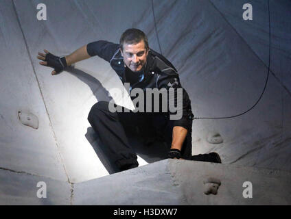 London, UK. 6th October, 2016. Pic shows: Bear Grylls - Endeavour show - dress rehearsal for his new show at Wembley Arena 6/10/16 reenacting arctic escape    Credit:  Gavin Rodgers/Alamy Live News Stock Photo