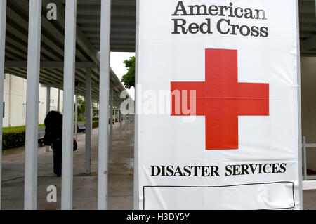 Weston, FL, USA. 6th Oct, 2016. fl-matthew-shelter-ta-2-ng : People walk into the Red Cross Disaster Shelter at Falcon Cove Middle School in Weston Thursday as the effects of Hurricane Matthew begin to be felt. Hurricane Matthew returned to Category 4 strength Thursday morning and could be producing ''extremely dangerous'' sustained winds of 145 mph by the time it approaches South Florida later today, the National Hurricane Center said.Taimy Alvarez, Sun Sentinel.SOUTH FLORIDA OUT; NO MAGS; NO SALES; NO INTERNET; NO TV. Credit:  Sun-Sentinel/ZUMA Wire/Alamy Live News Stock Photo