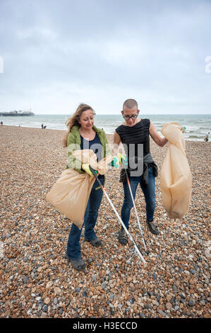 Volunteers responded to Brighton Council's call for volunteers to help clean up the city's beach after lots of daytrippers Stock Photo