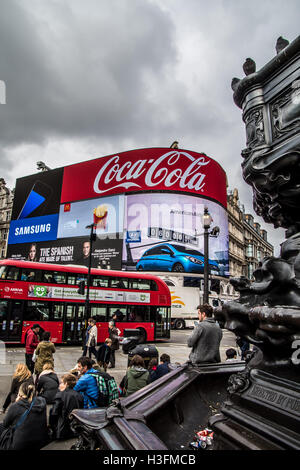 London, UK. 07th Oct, 2016. The statue of 'Eros' sits in the centre of Piccadilly Circus with six iconic advertising hoardings at Piccadilly Circus. Planning permission has been granted to replace the six screens with one screen that could be sold for upwards of £30m a year according to industry estimates. © Hugh Peterswald/Pacific Press/Alamy Live News Stock Photo