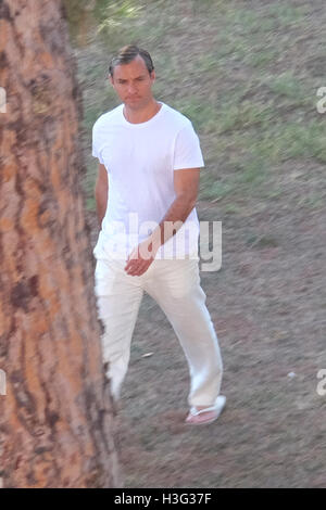 Jude Law on the set of 'The Young Pope'  Featuring: Jude Law Where: Rome, Italy When: 04 Aug 2015 Credit: IPA/WENN.com  **Only available for publication in UK, USA, Germany, Austria, Switzerland** Stock Photo